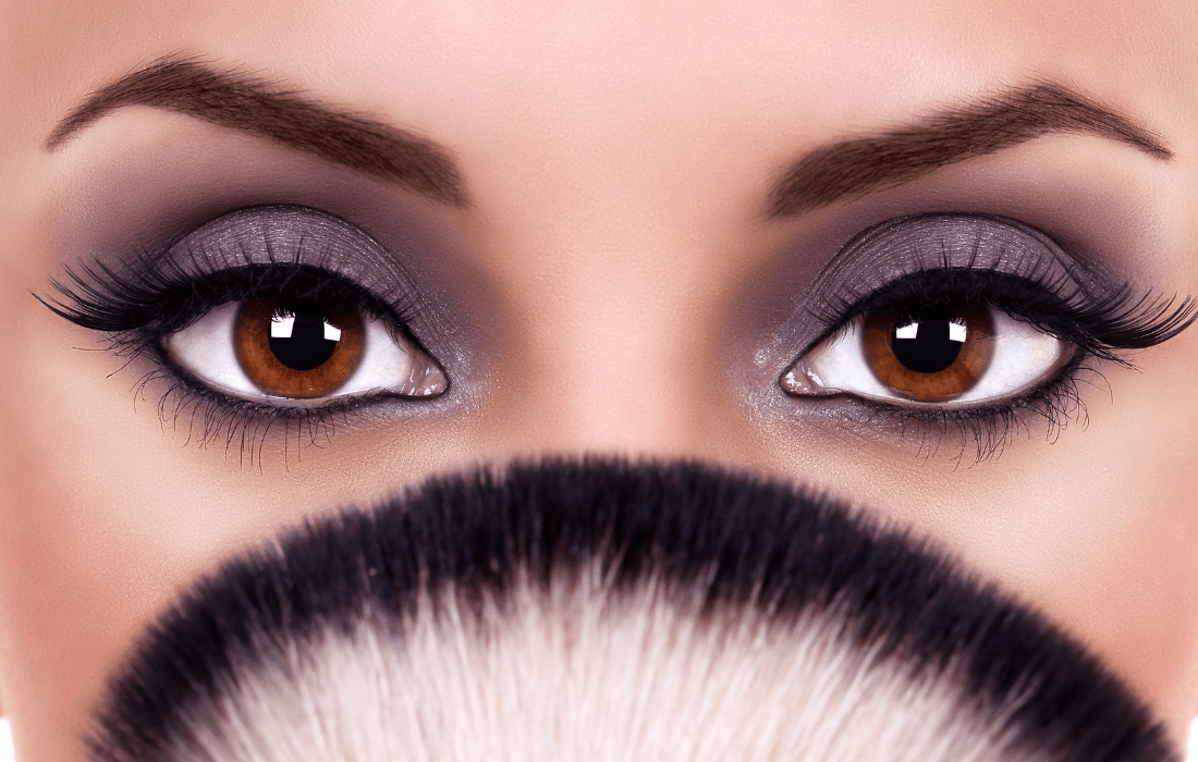 Mastering the Art of Seduction: A Guide on Creating the Perfect Smoky Eye Look with Eyeshadow